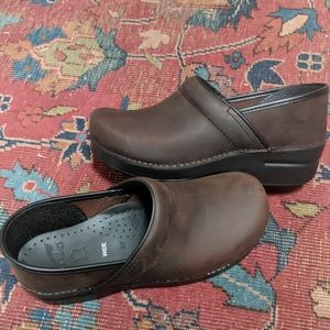 NWOT Dansko clogs